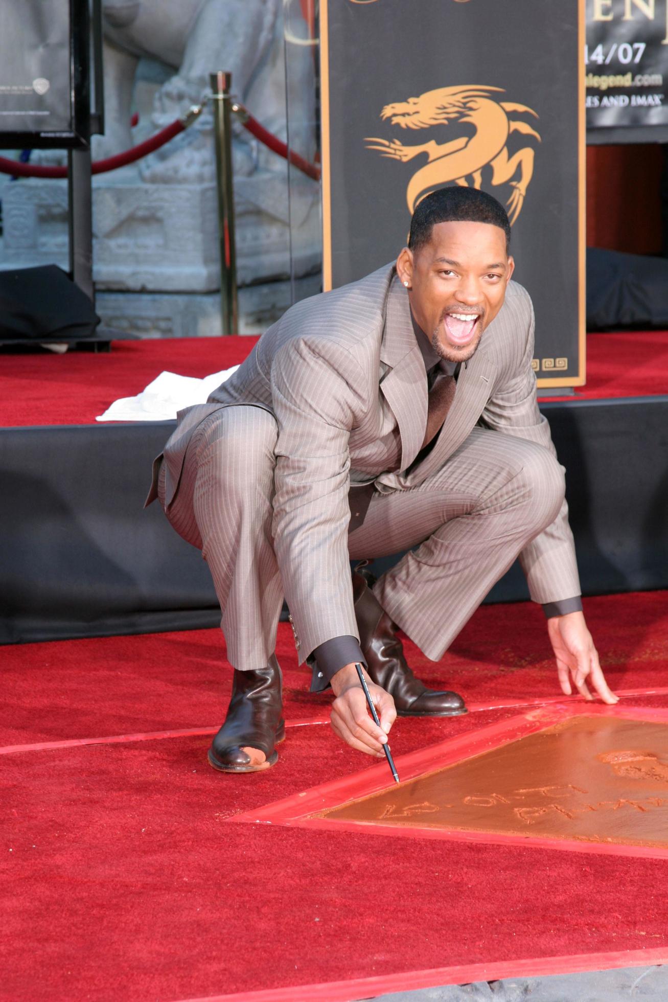 Will SmithWill Smith Handprint and Footprint Ceremony Graumans Chinese Theater ForecourtDecember