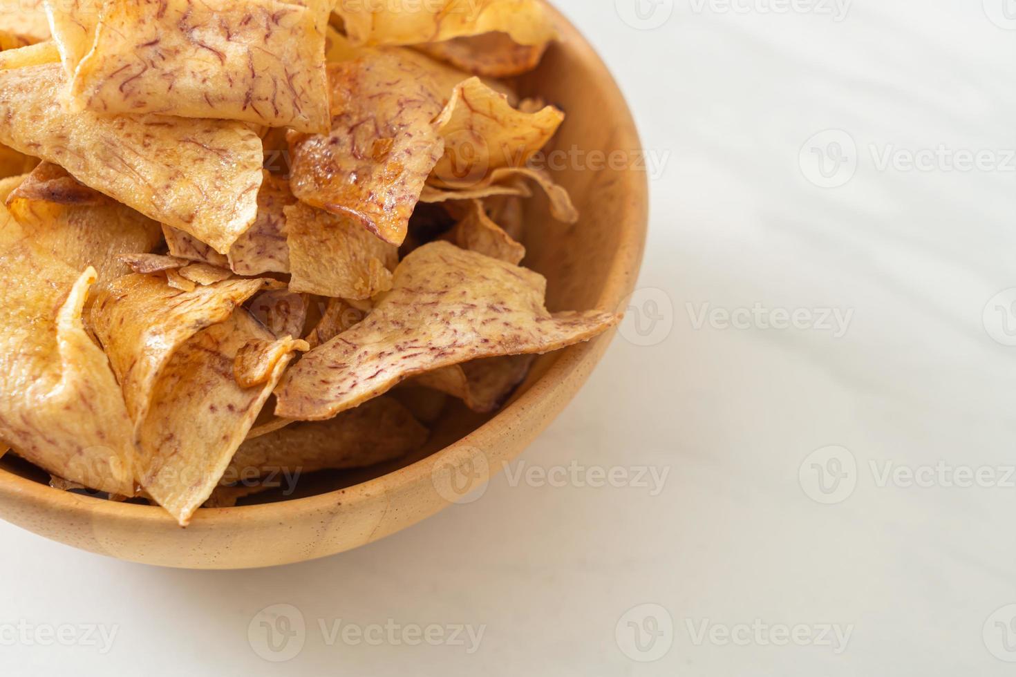 chips de taro dulce crujiente - snack foto