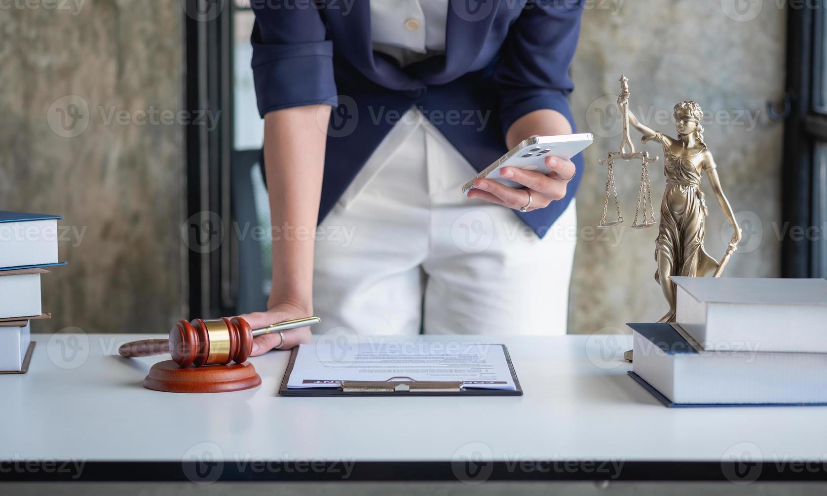 ley, consulta, acuerdo, contrato, asesoramiento de abogados en materia de litigios y firma de contratos como abogados para aceptar quejas de clientes. abogado de concepto. foto