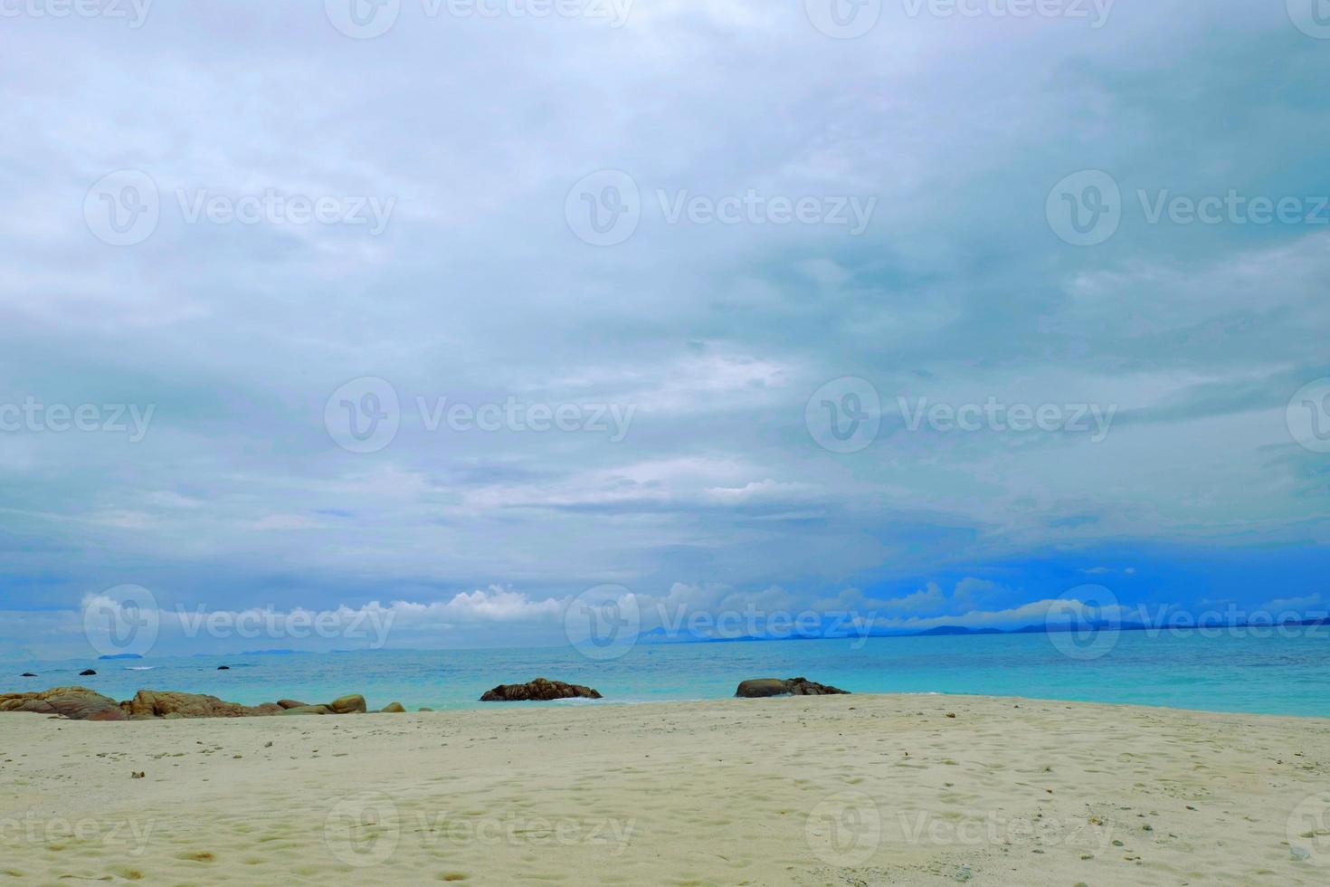 verano veces de mar, arena, playa, Dom. ver de hermosa playa isla en tailandia para utilizar como fondo, fondo de pantalla, pantalla ahorrador. verano o fiesta o vacaciones o paz o calma o Fresco concepto. foto