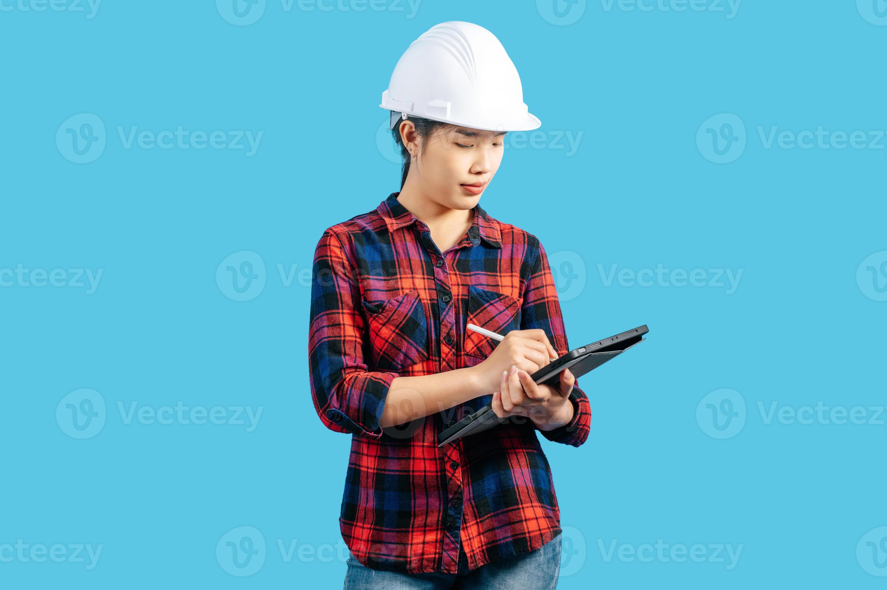 Young asian engineer female use digital pen and tablet posture 21233365