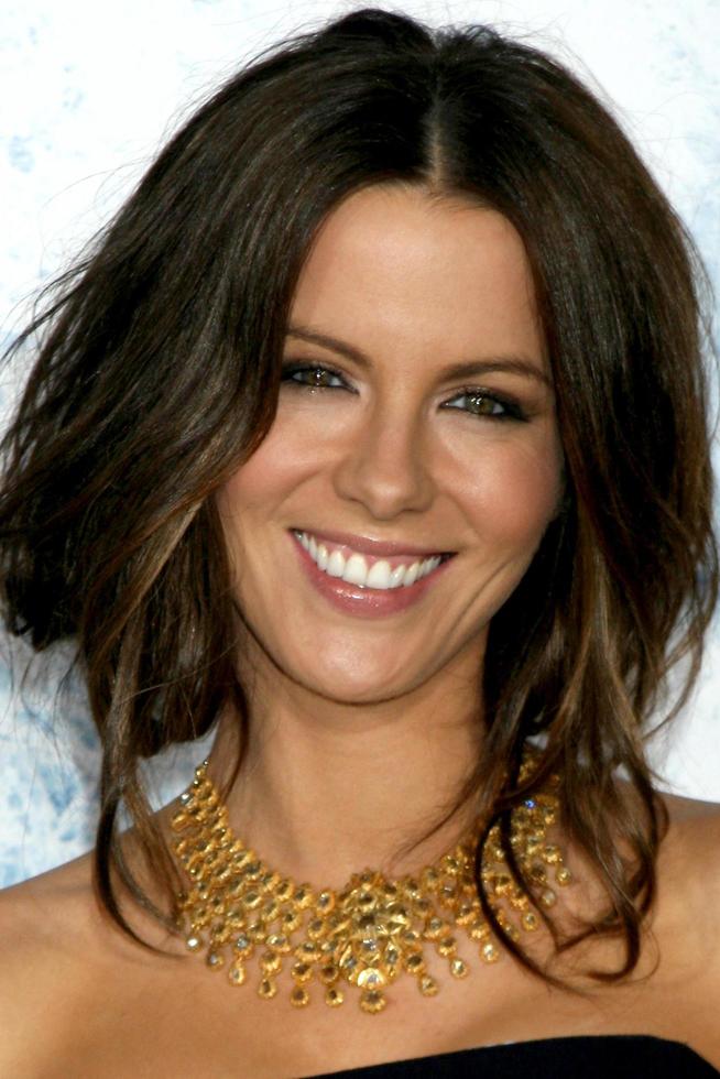 Kate Beckinsale arriving at the Whiteout Premiere at the Manns Village Theater in Westwood CA on September 9 20092009 photo