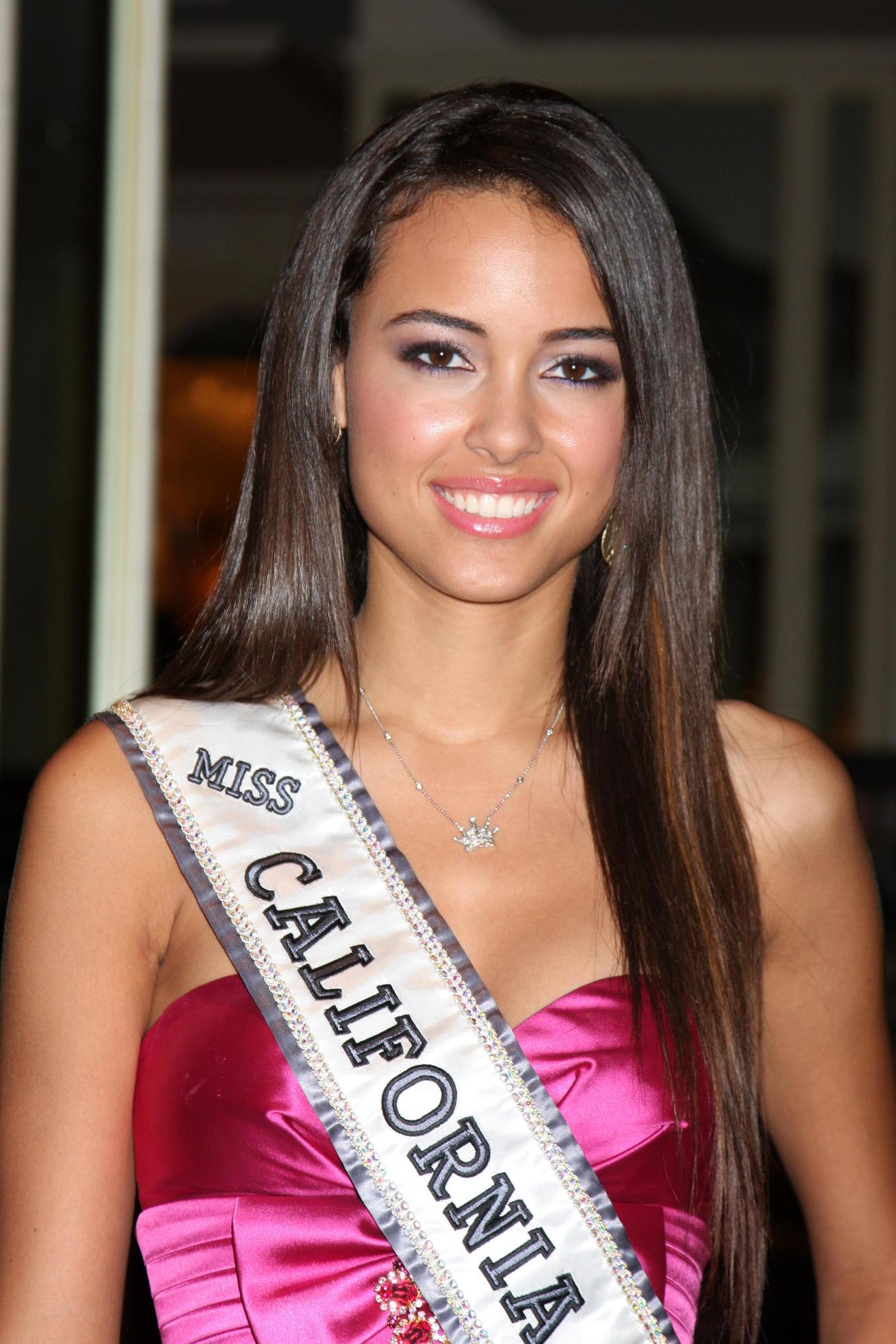Chelsea Gilligan Miss California Teen USA 2009 arriving at 36th Annual ...