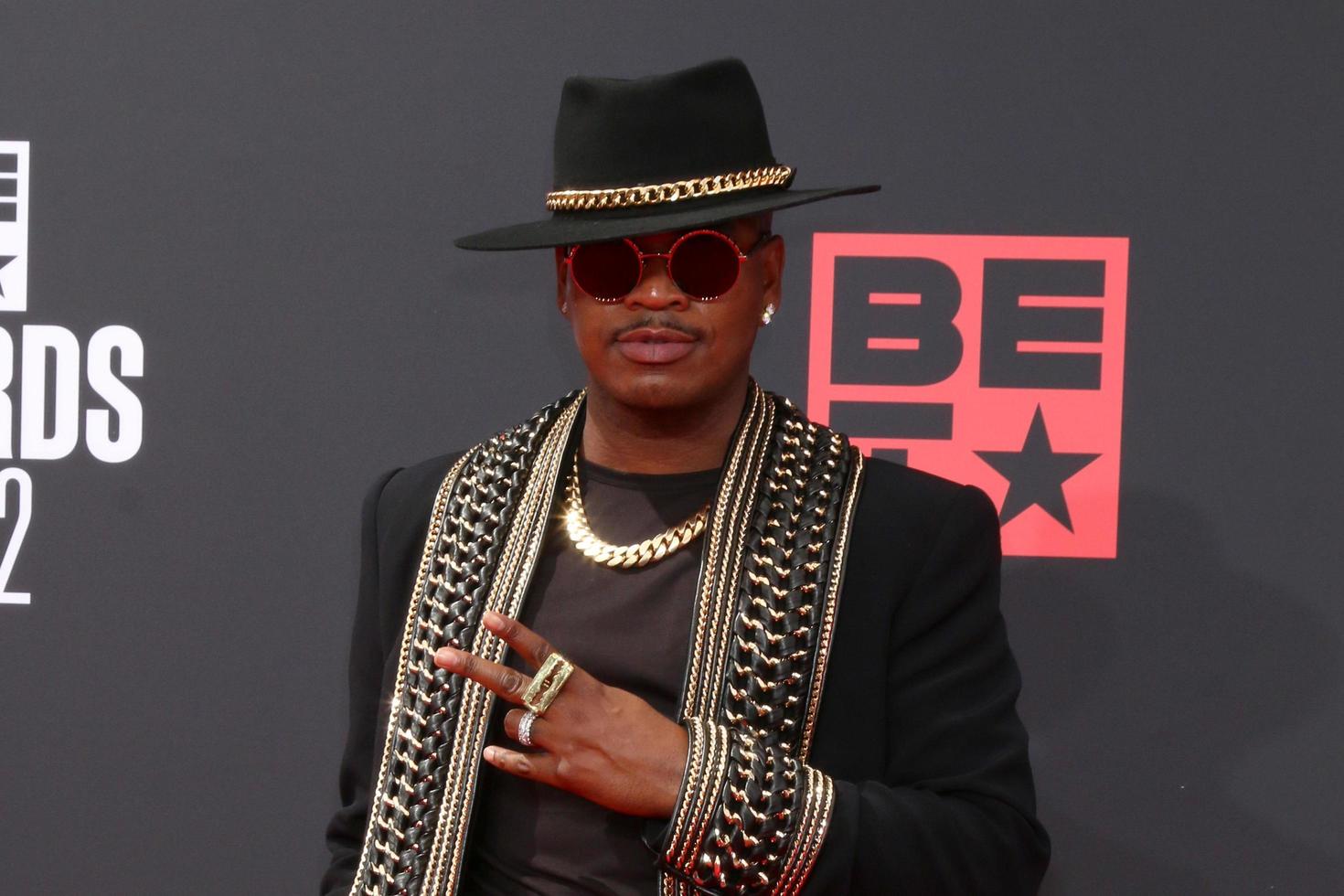 LOS ANGELES  JUN 26  NeYo at the 2022 BET Awards Arrivals at Microsoft Theater on June 26 2022 in Los Angeles CA photo