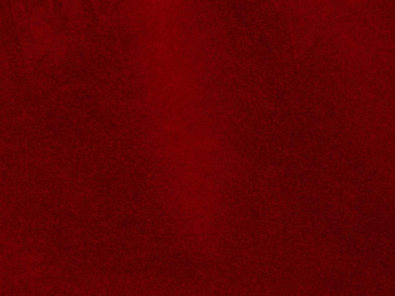 textura de tela de terciopelo rojo utilizada como fondo. fondo de tela roja vacía de material textil suave y liso. hay espacio para el texto. foto