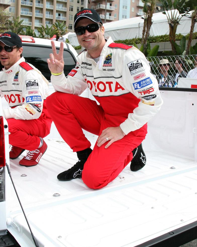 Daniel Goddard en el camión tomando el conductores a el pista de carrerastoyota largo playa grandioso prix proceleb carrera 2008 largo playa abril 19 20082008 foto