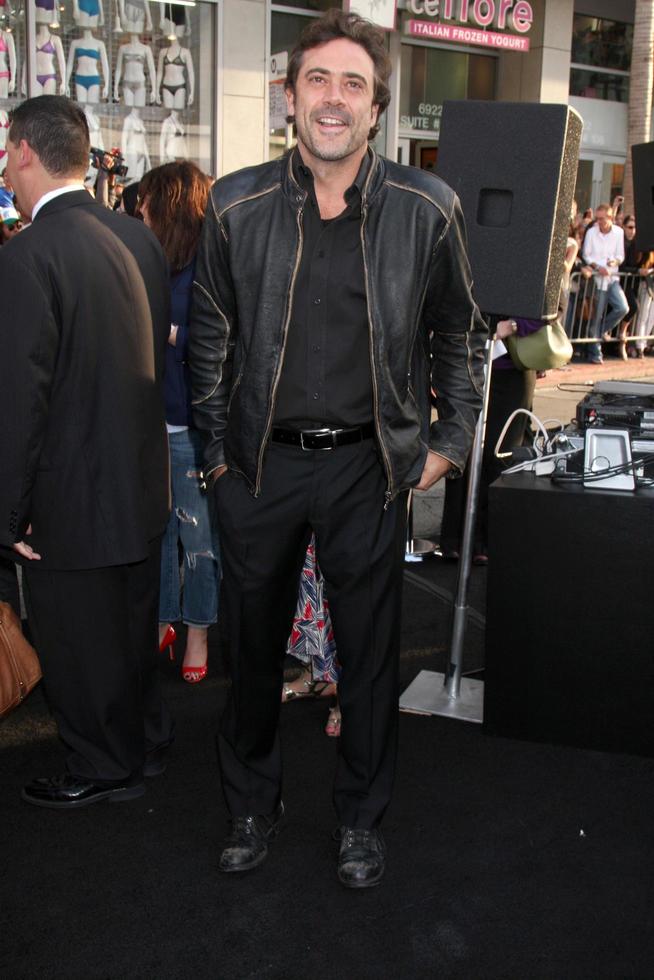 Jeffrey Dean Morgan arriving at the Star Trek Premiere at Graumans Chinese Theater in Los Angeles CA on April 30 20092009 photo