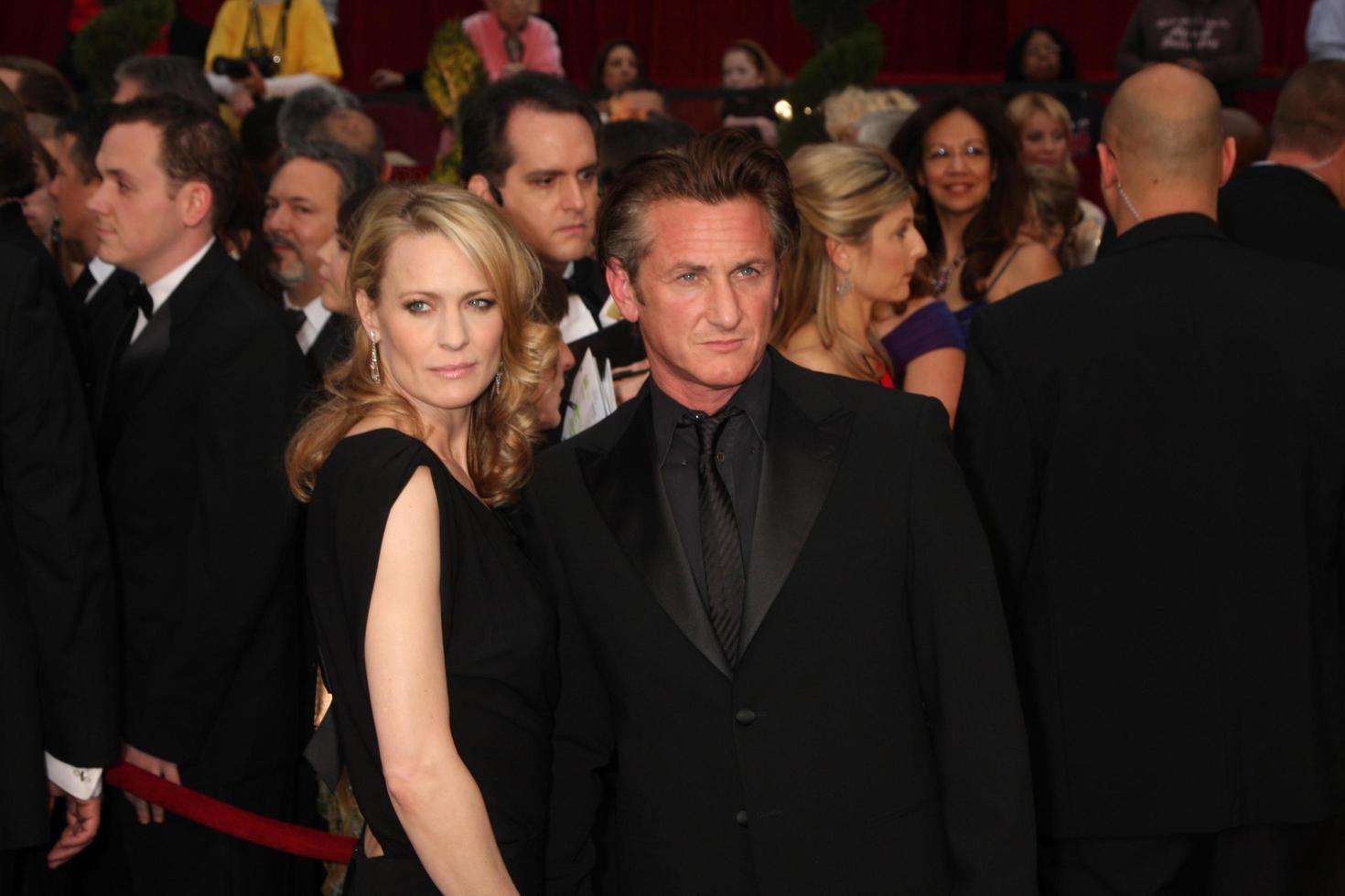 Sean Penn  Robin Wright Penn  arriving at the 81st Academy Awards at the Kodak Theater in Los Angeles CA  onFebruary 22 20092009 photo