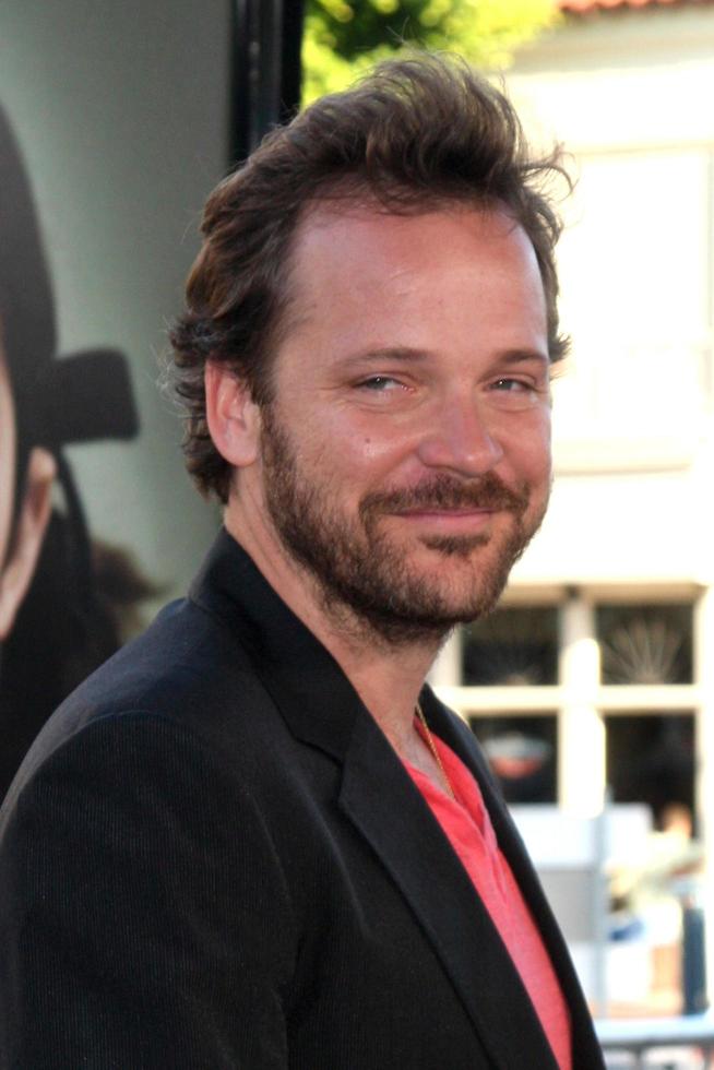 pedro sarsgaard llegando a el huérfano la estreno a el mann pueblo teatro en madera del oeste California en julio 21 2009 2008 foto