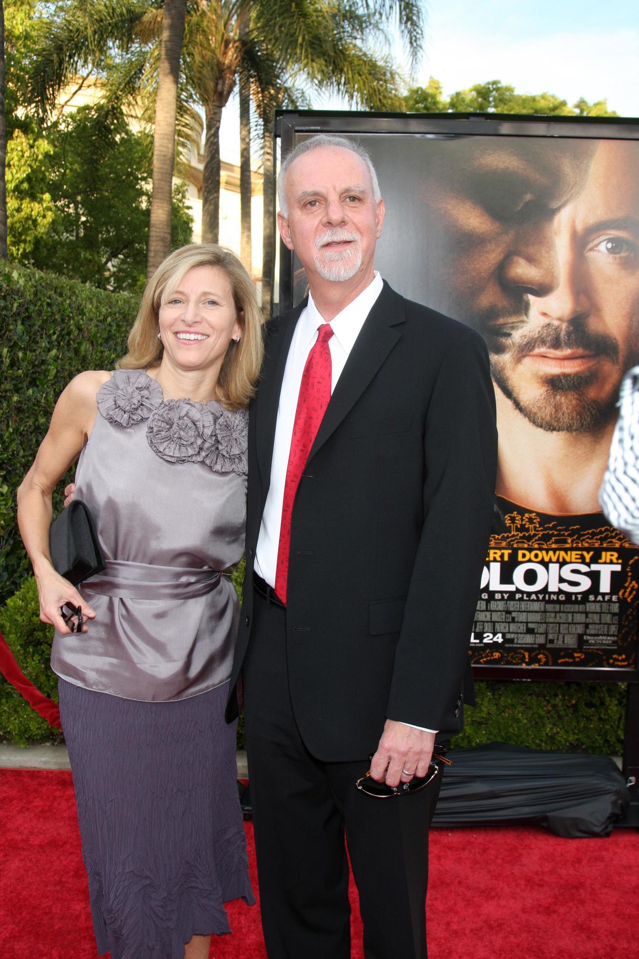 Steve Lopez Wife arriving at the Soloist Premiere at Paramount Studios in  Los Angeles California on April 20 20092009 21366302 Stock Photo at Vecteezy