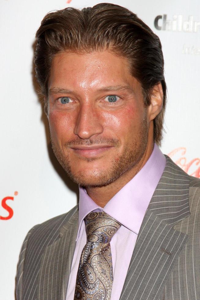 Sean Kanan Arriving At The Noche De Ninos Gala At The Beverly Hilton