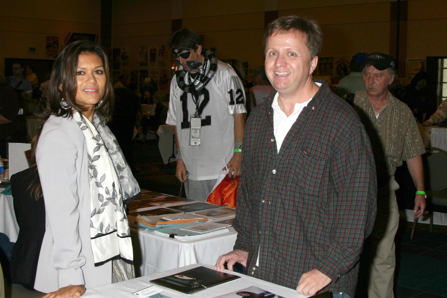 Nia Peeples  Michael Maloney at the Hollywood Collector Show at the Burbank Marriott Convention Center in Burbank  CA onOctober 4 20082008 photo