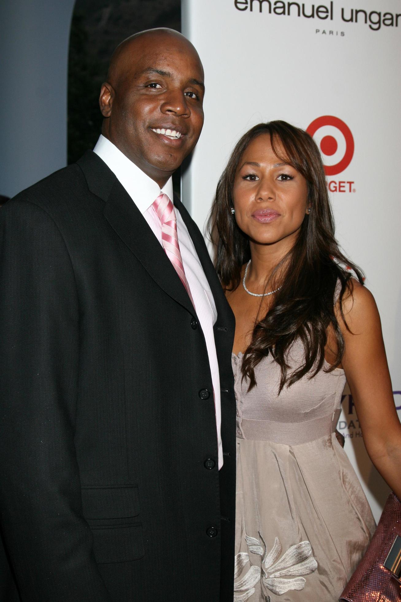 Barry Bonds wife arriving at the 10th Annual Designcare Fundraiser