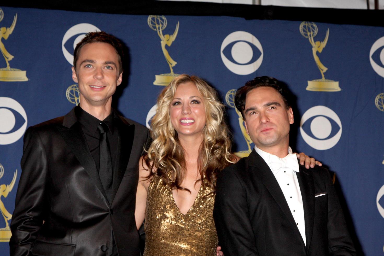 Jim Parsons Kaley Cuoco  Johnny GaleckiIn the Press Room  at the 2009 Primetime Emmy AwardsNokia Theater at LA LiveLos Angeles CASeptember 20 20092009 photo