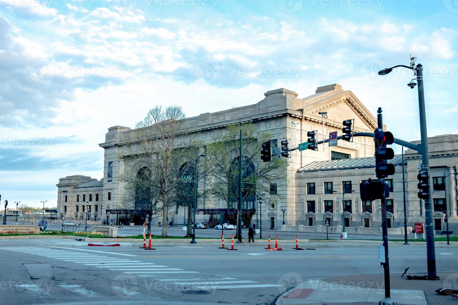 street scenes in kansas city downtwn photo