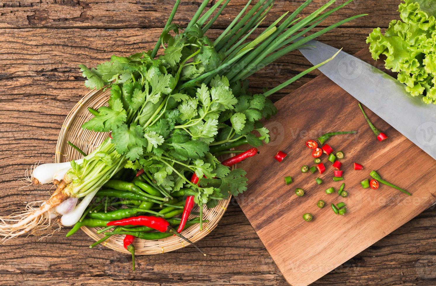 Fresco primavera cebolla y cilantro foto