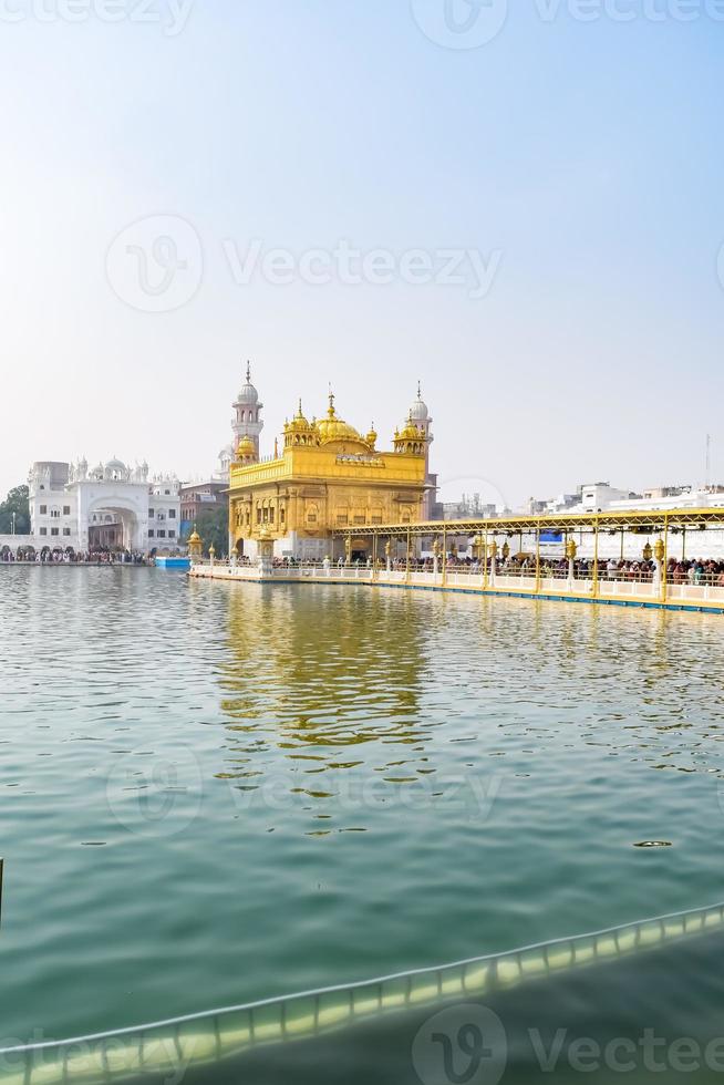 hermosa ver de dorado templo - harmandir sahib en amritsar, Punjab, India, famoso indio sij punto de referencia, dorado templo, el principal santuario de sijs en amritsar, India foto