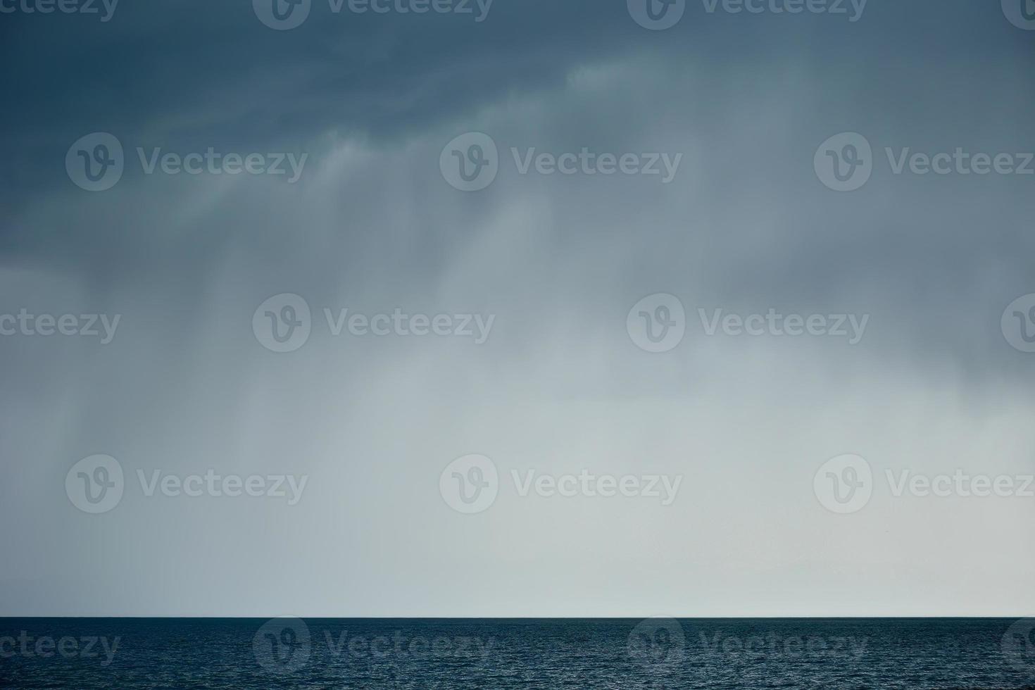 The weather in Sailimu Lake, Xinjiang is always unpredictable and surprising photo
