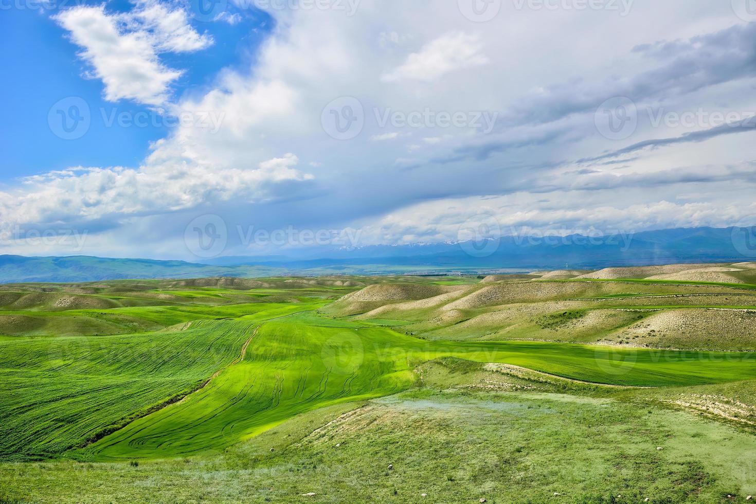 The beautiful scenery along the way to Qiongkushtai in Xinjiang photo