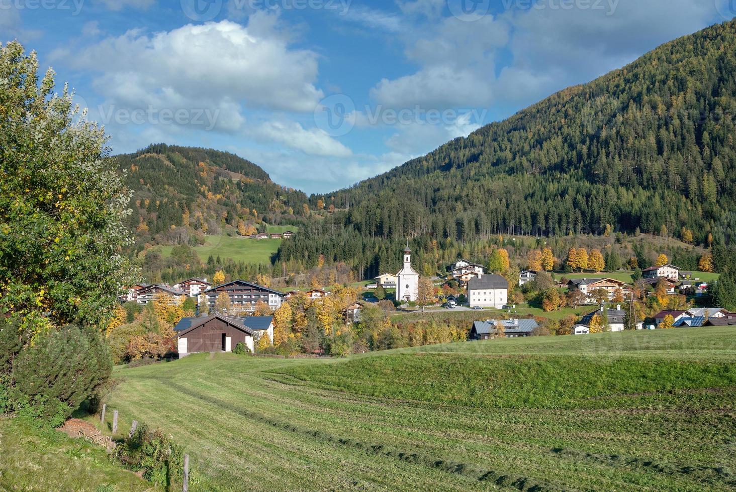 pueblo de flachau en salzburger tierra, austria foto