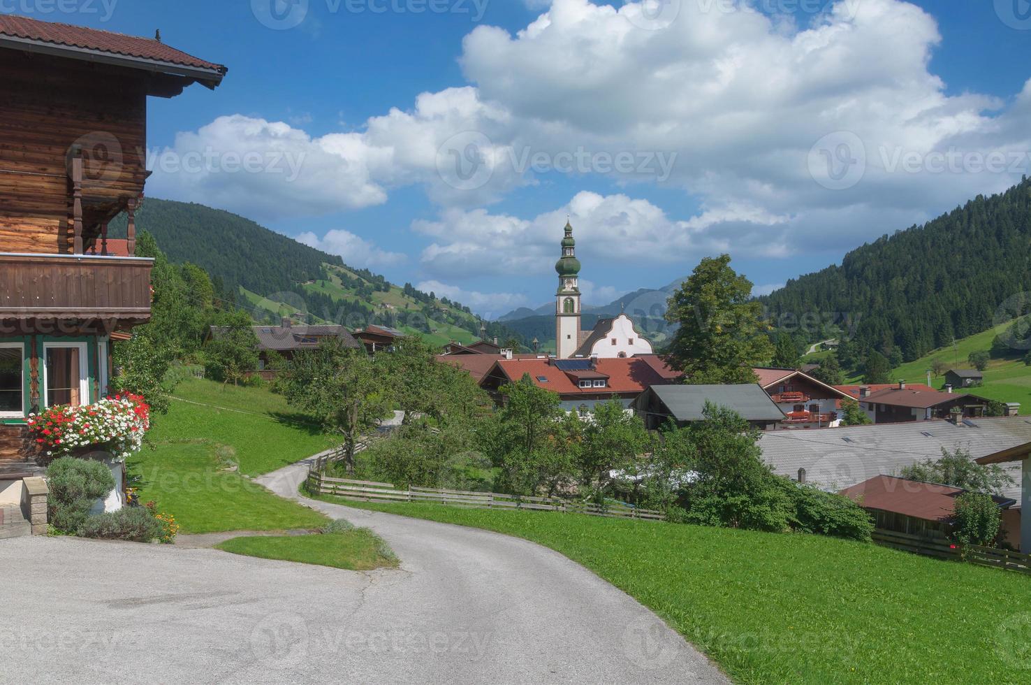 popular pueblo de oberau en wildschoenau ,Tirol Austria foto