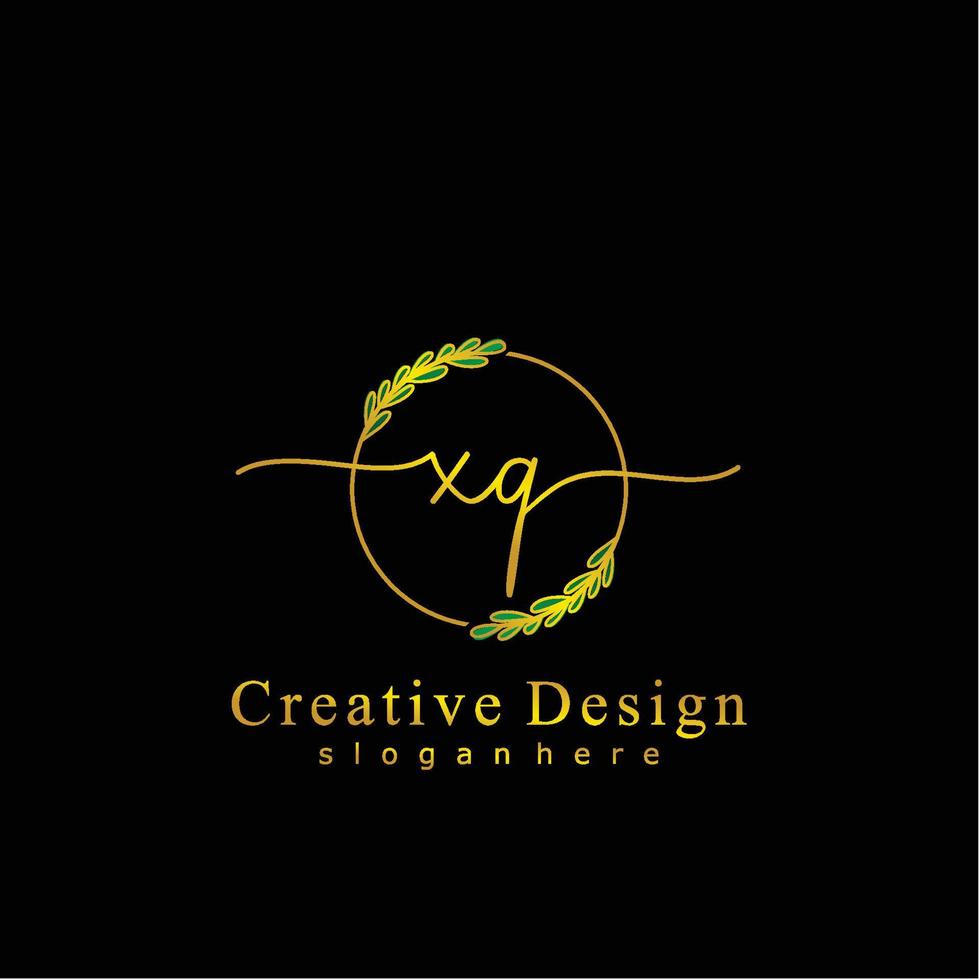 inicial xq belleza monograma y elegante logo diseño, escritura logo de inicial firma, boda, moda, floral y botánico logo concepto diseño. vector