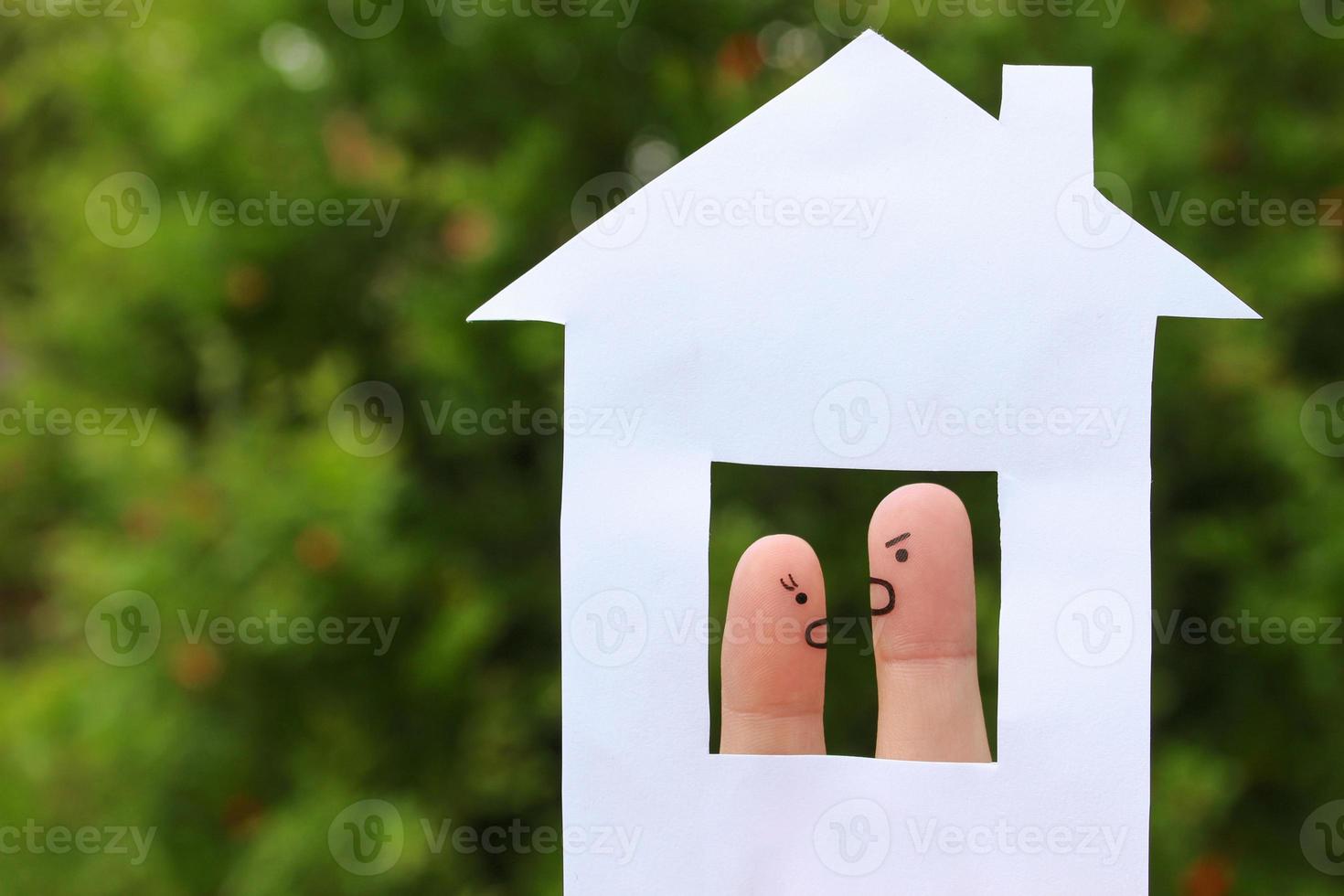 dedos Arte de Pareja en disputa. hombre y mujer jurar. foto