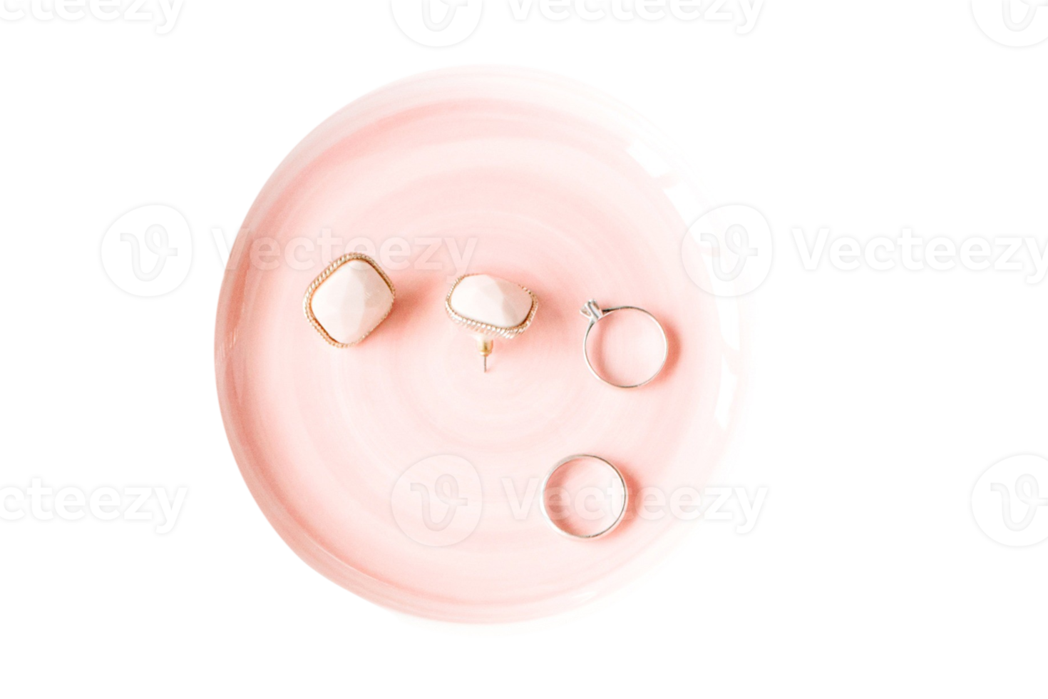 Pink plate with earrings and rings isolated on a transparent background png