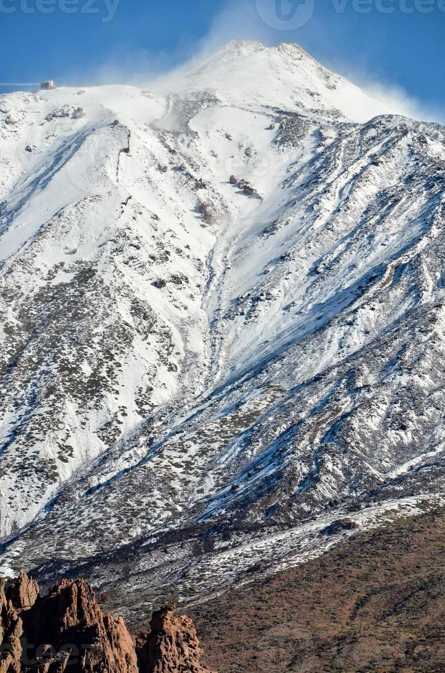 paisaje nevado de montaña foto