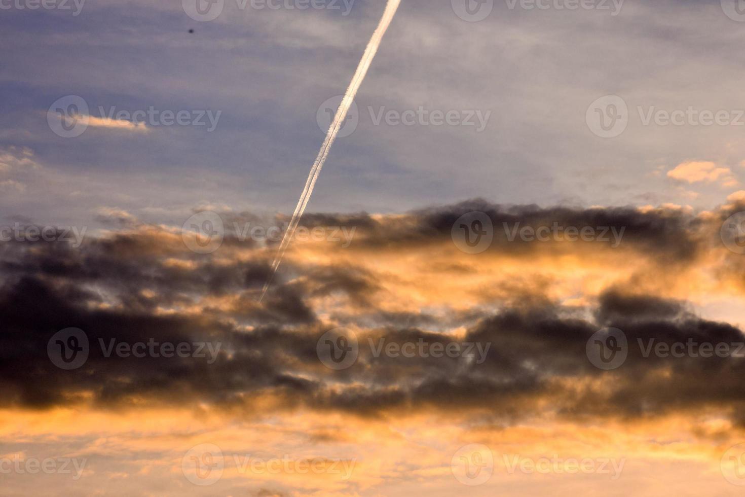 cielo colorido al atardecer foto