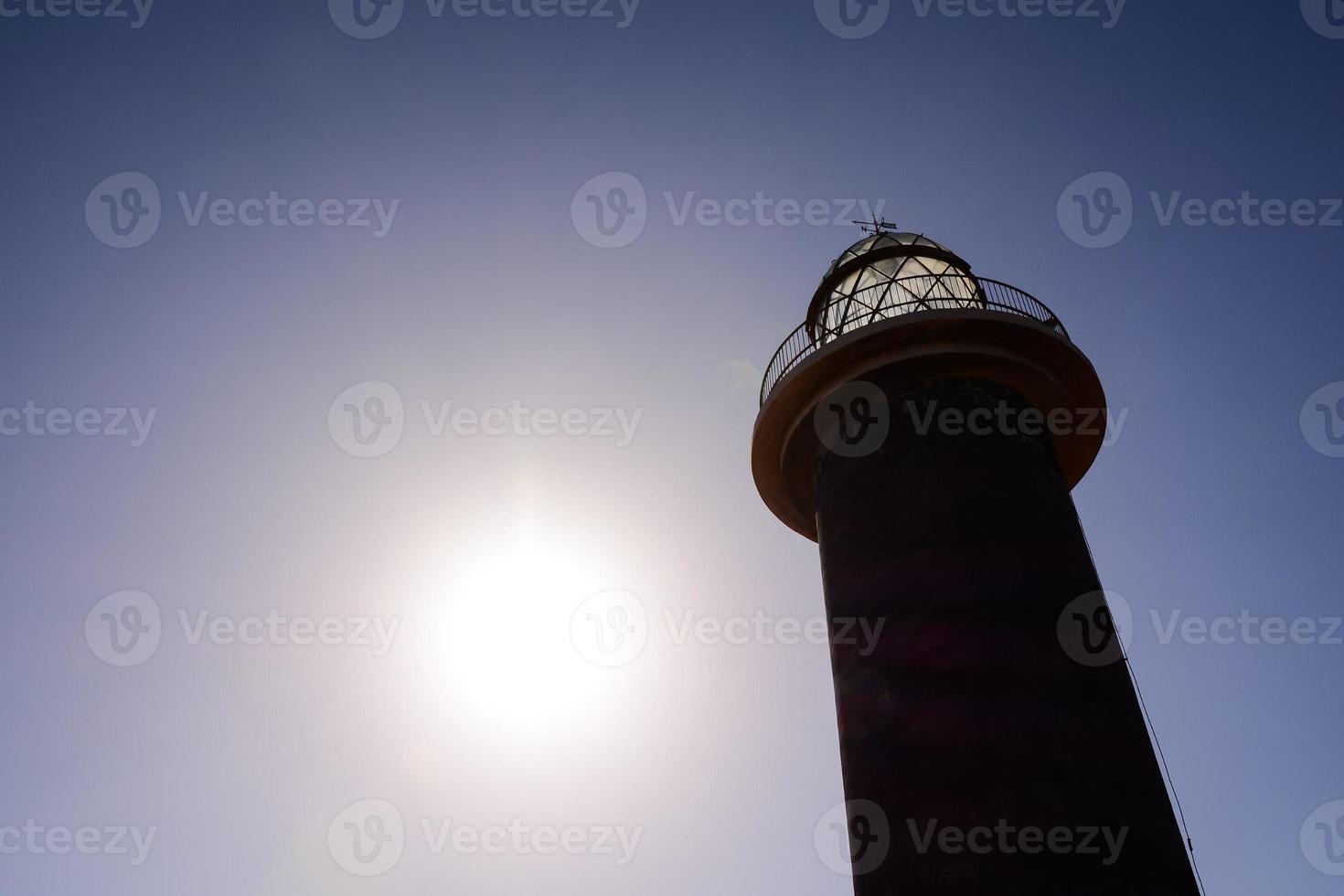 faro junto al mar foto