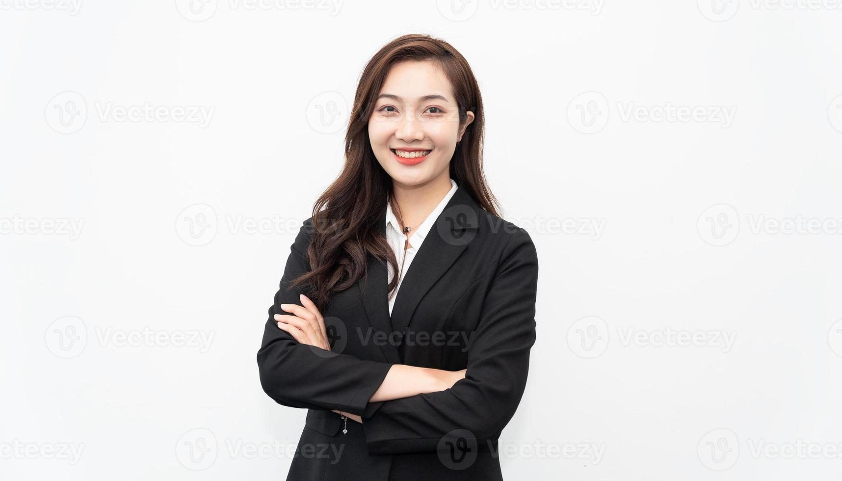 asiático mujer de negocios retrato en blanco antecedentes foto