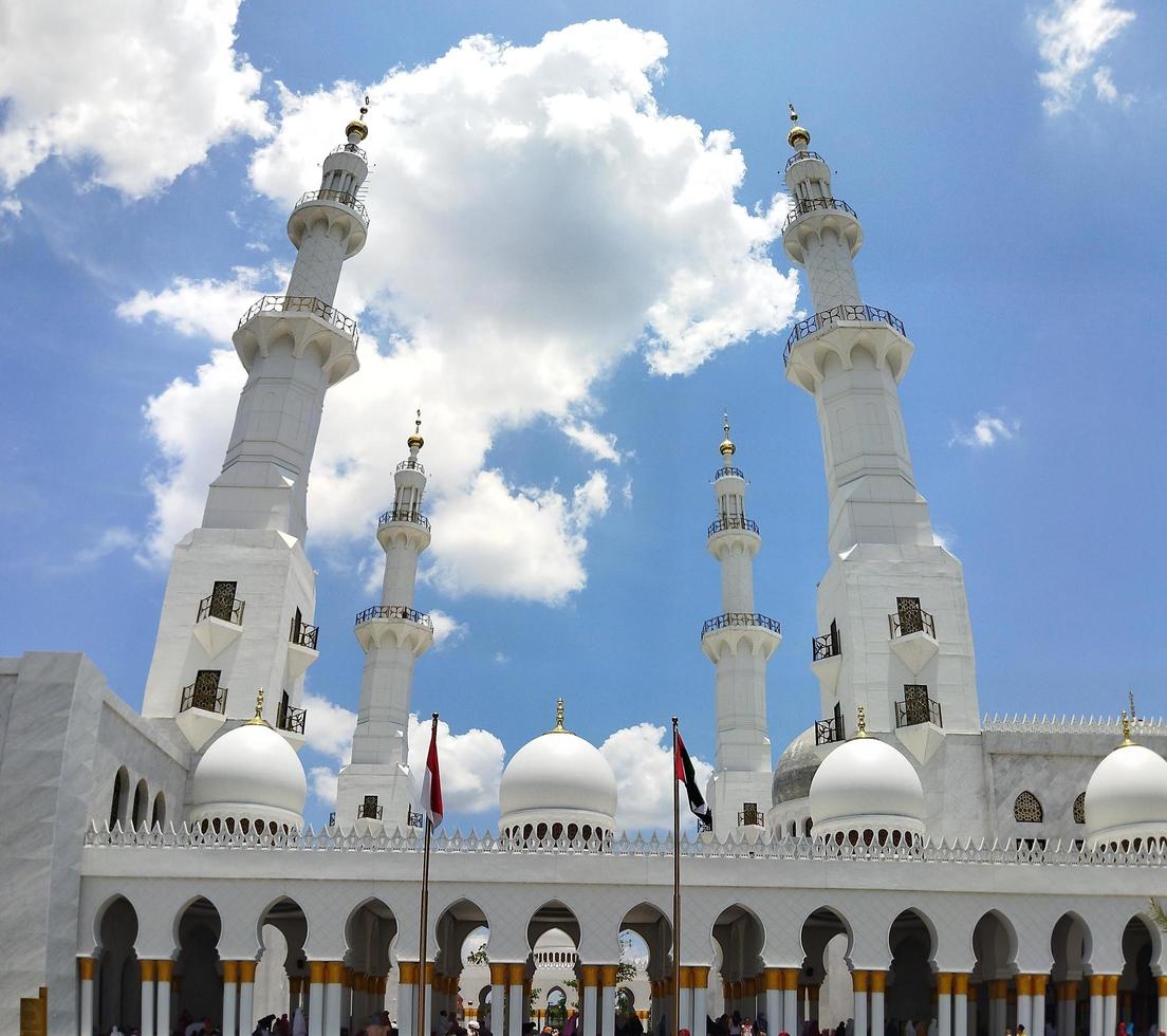 Surakarta, Indonesia, March 12, 2023. Crowds of visitors packed the Sheikh Zayed Mosque area of Surakarta. photo