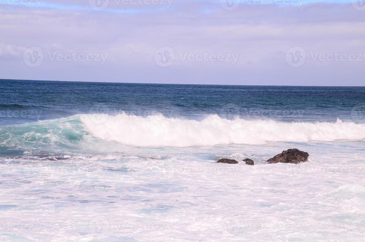 enormes olas del mar foto