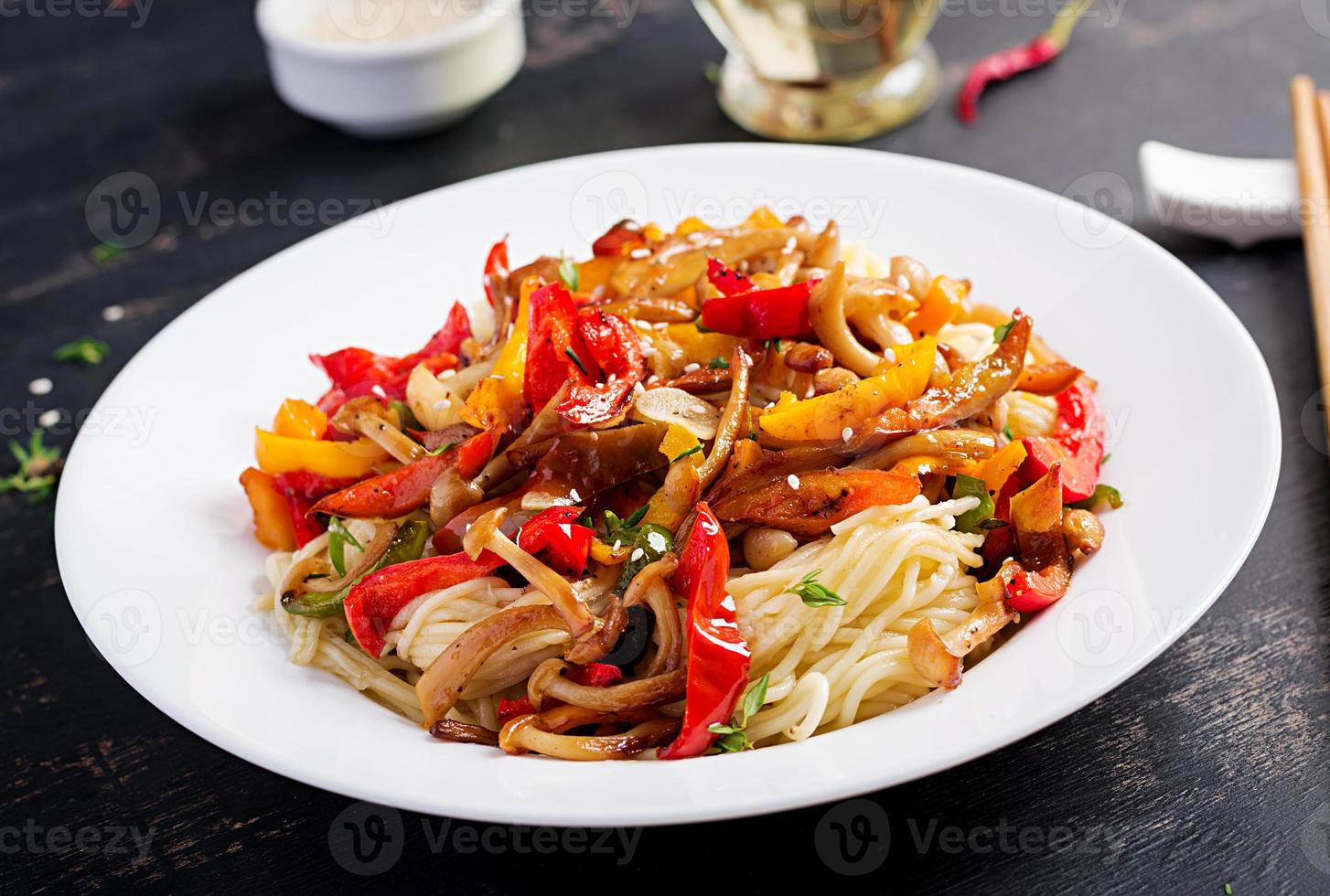 Noodles with shimeji mushrooms and paprika. Oriental meal. Japanese Shimeji mushroom stir fry. photo