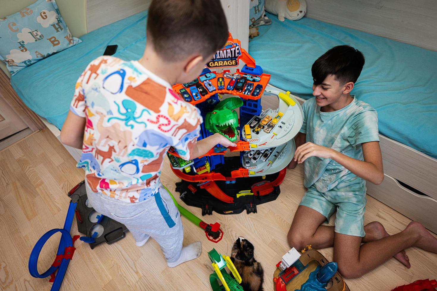 Hot Wheels Ultimate garage. photo