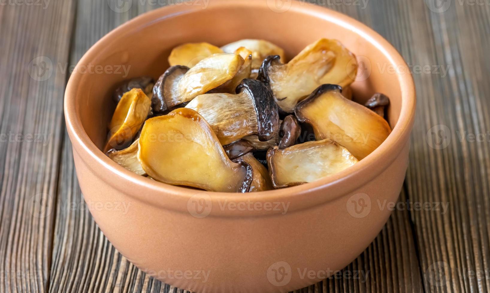 Raw king oyster mushrooms photo