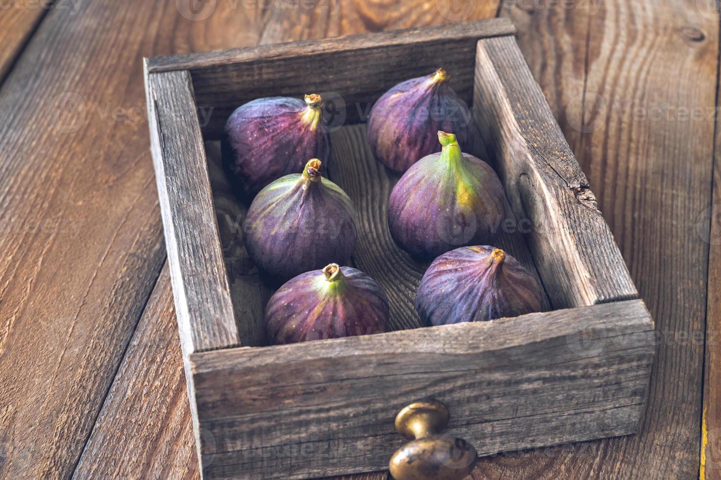 Fresh figs in box photo