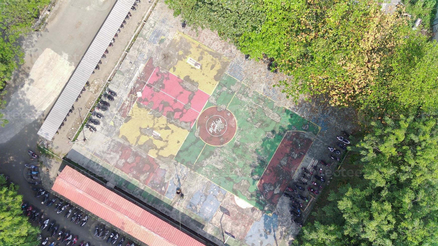 aerial top-down view of a basketball court at daytime. photo