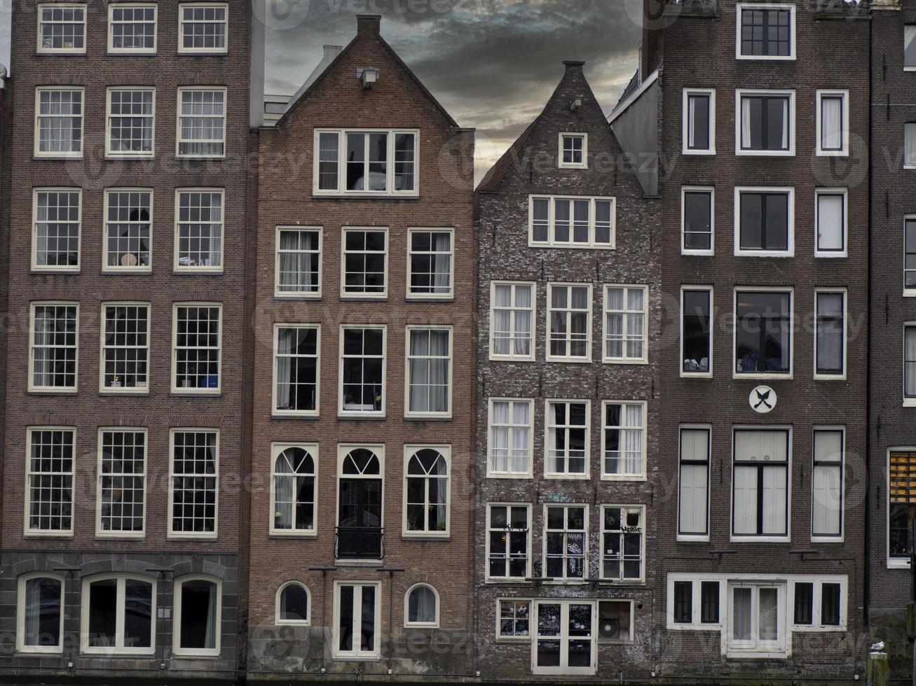 Amsterdam antiguo casas ver desde canales foto