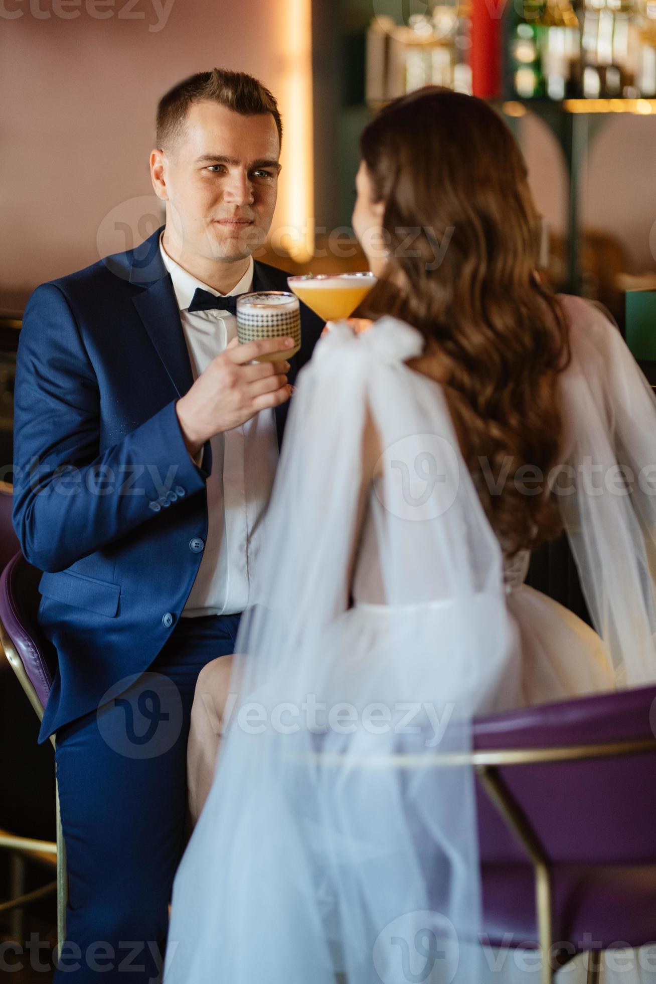 bride and groom inside a cocktail bar 21543198 Stock Photo at Vecteezy