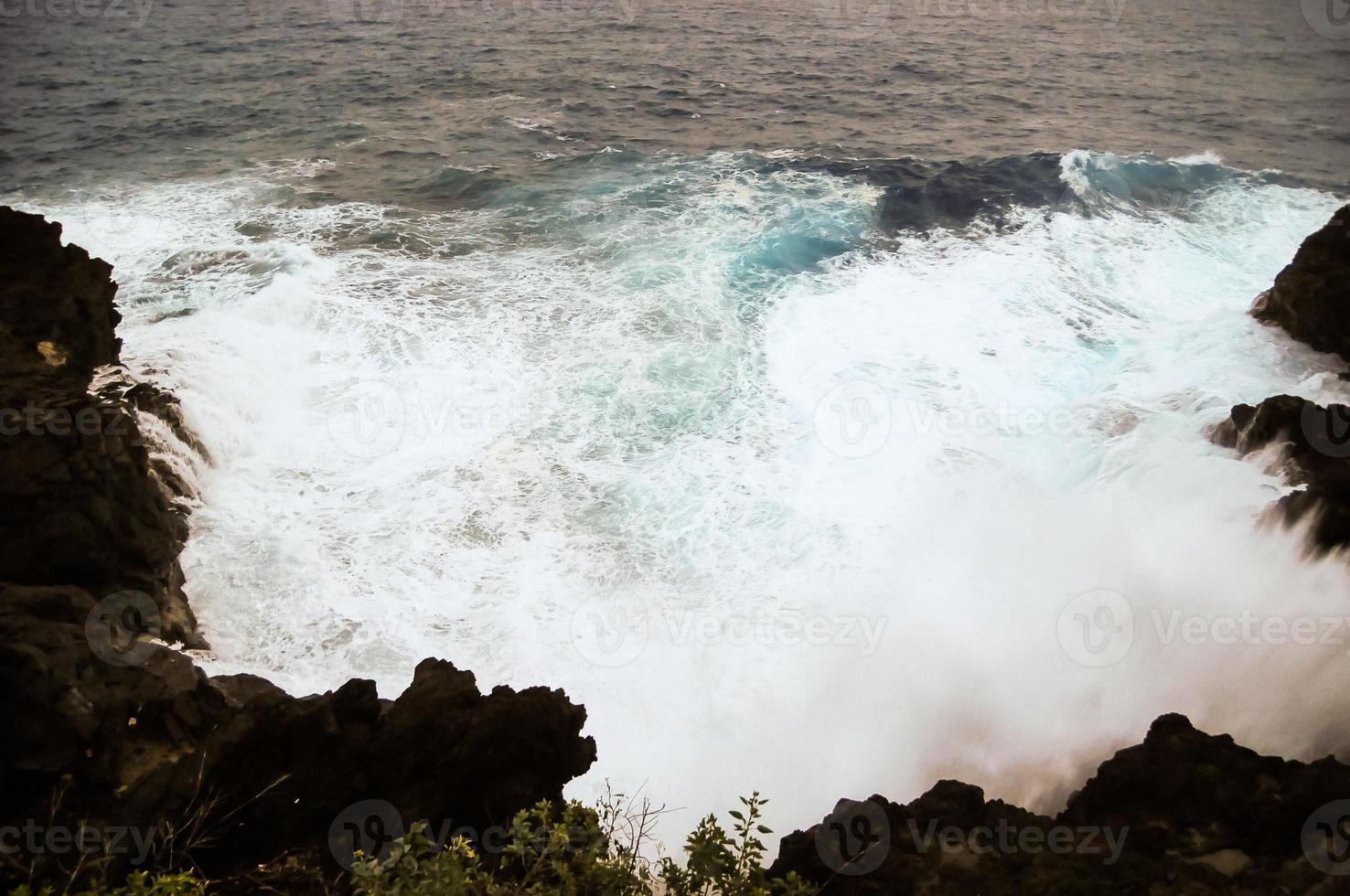 Huge sea waves photo