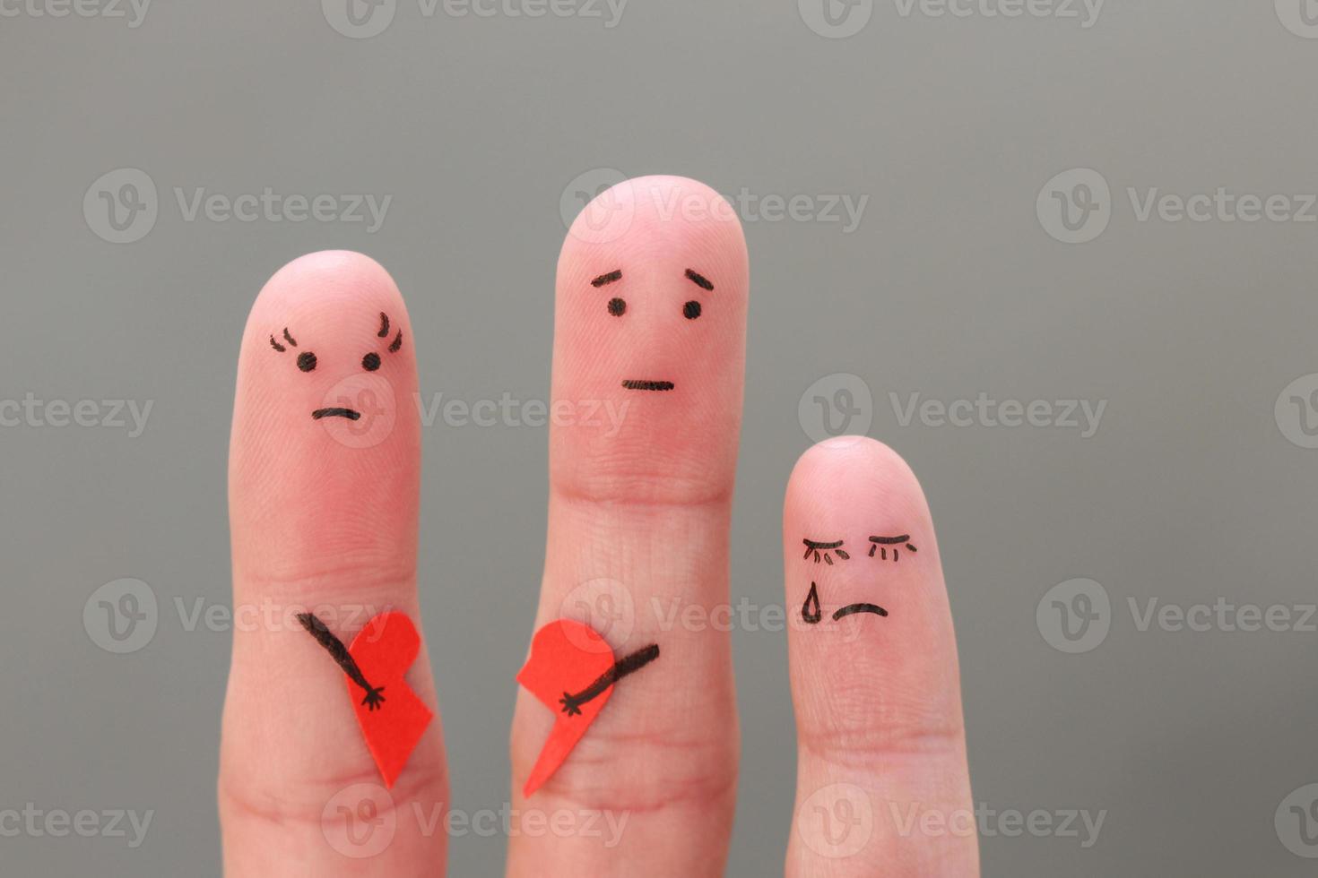 dedos Arte de familia durante disputa. concepto de padres tenido luchar, niño estaba decepcionado. foto
