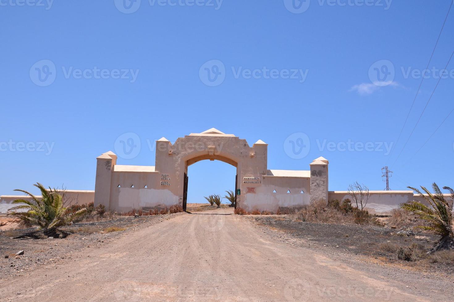 arco en el la carretera foto