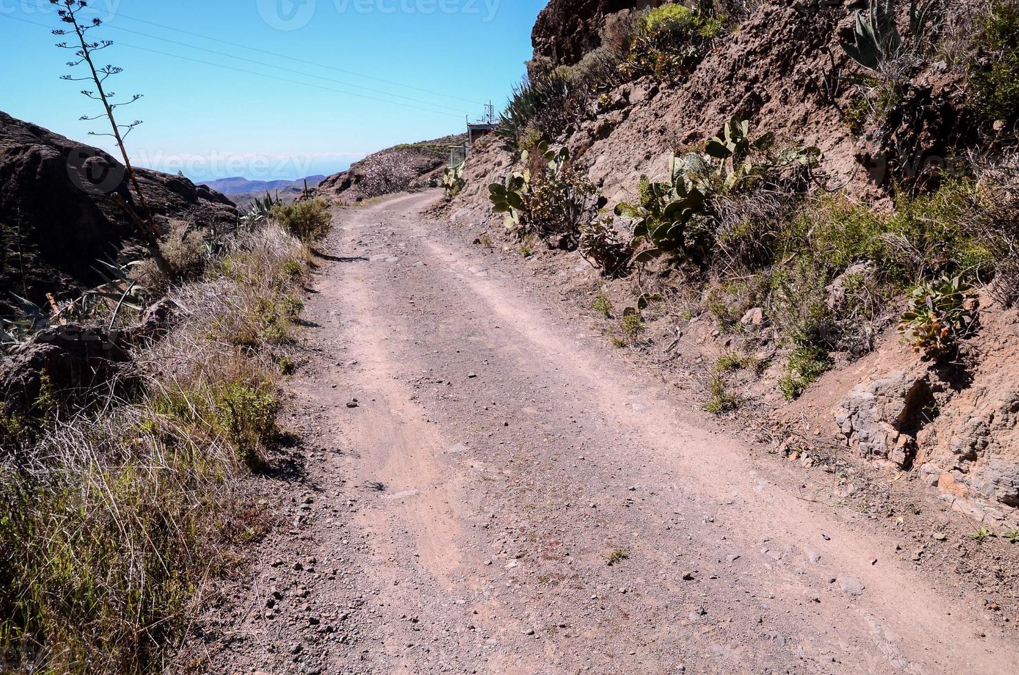 la carretera mediante el escénico paisaje foto