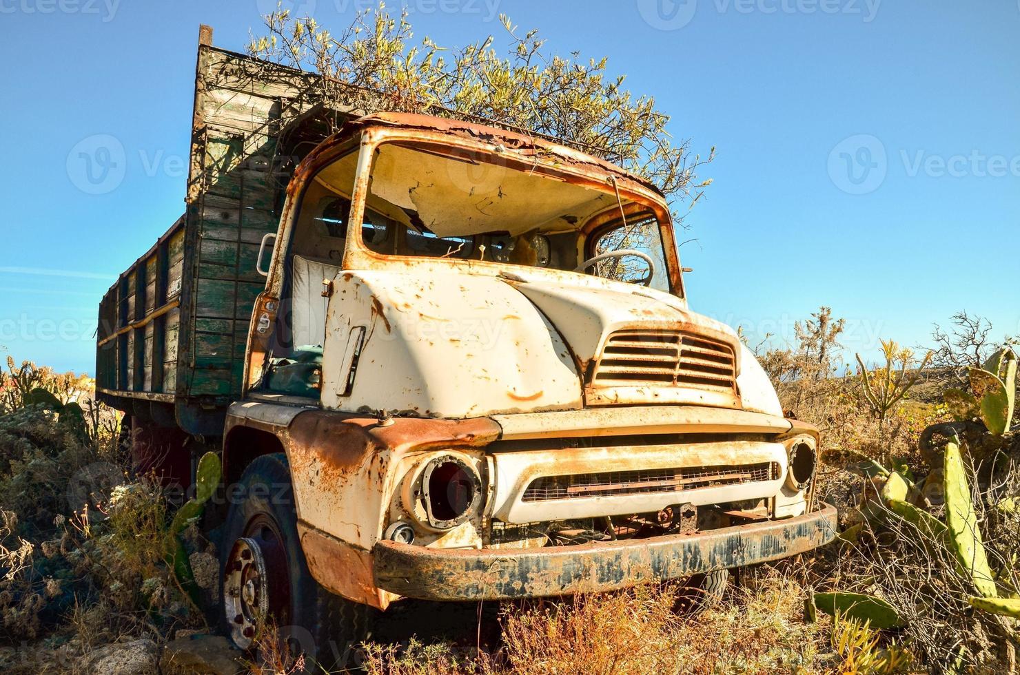 Rusty old truck photo