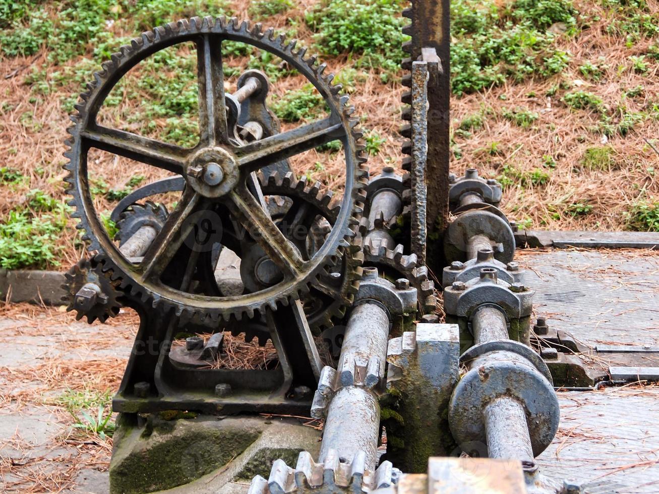 Rusty metal winch photo