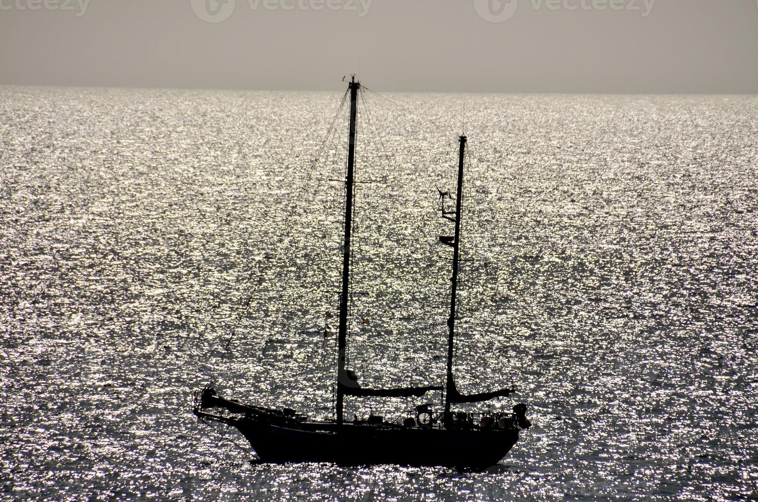 barco en el mar foto