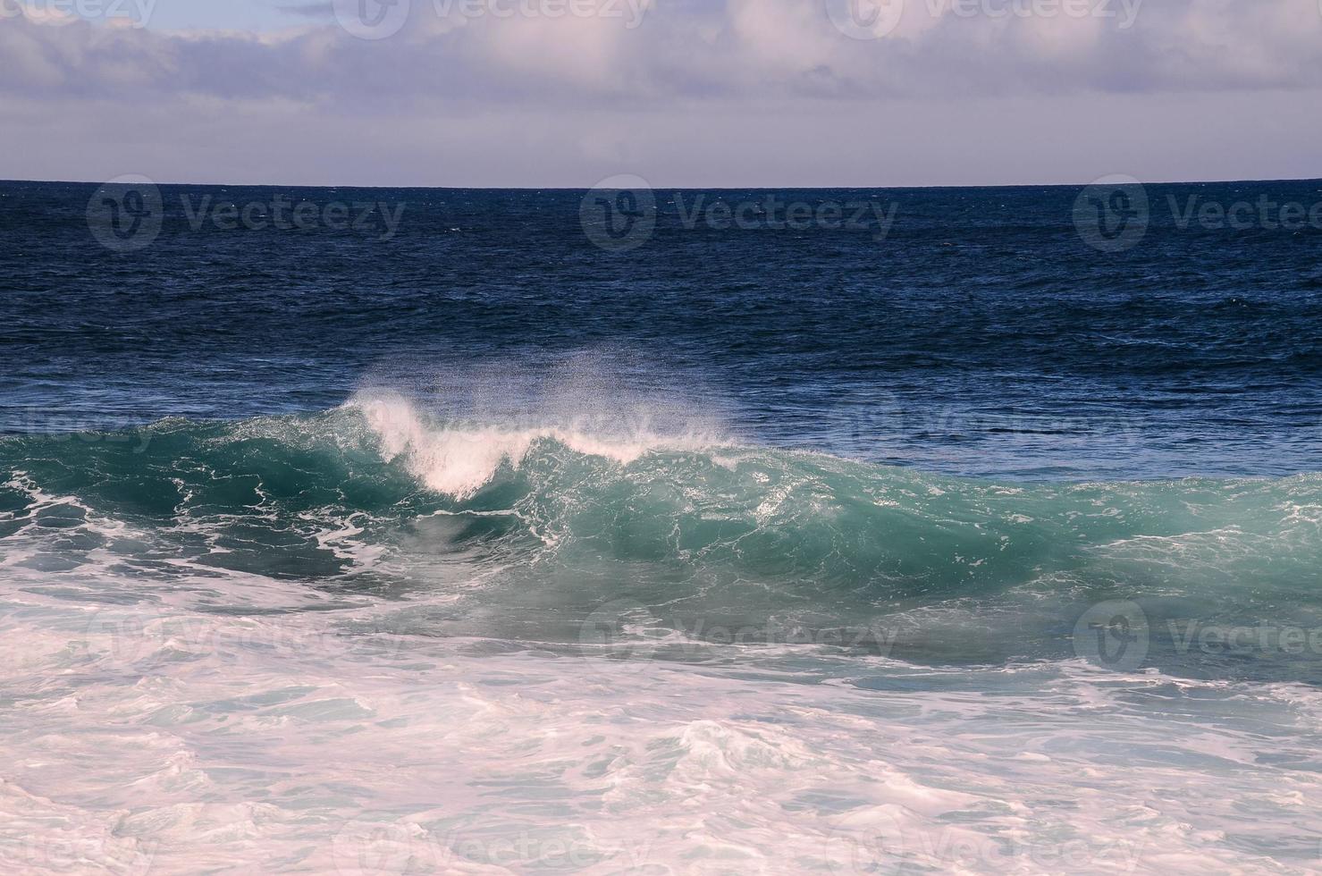 Huge sea waves photo