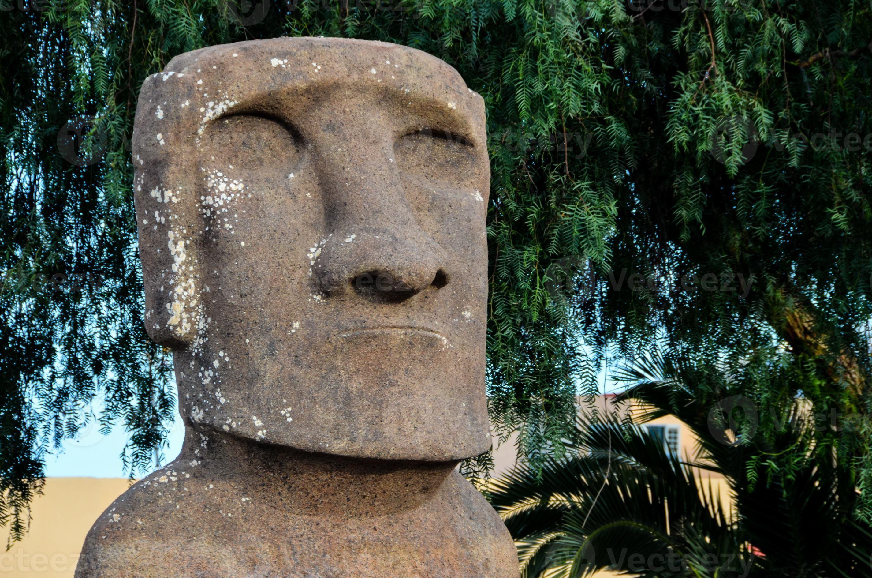 Ancient Moai statue 21590513 Stock Photo at Vecteezy